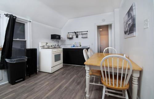 Port Huron Temp Stays - Apartment 3 - Photo 12