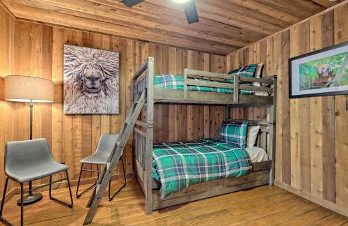 Waterfront A-Frame Cabin w Hot Tub, Outdoor Kitchen, Firepit Near Hiking & ATV Trails - 10 mins to Helen, GA - Foto 19