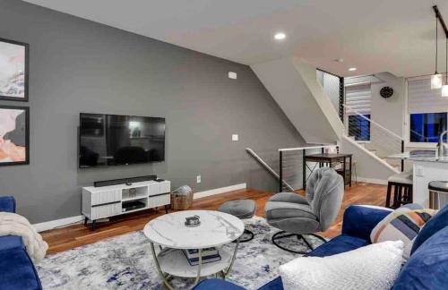 Modern Townhome Near Downtown walk to CWS! - Foto 8