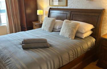 Large 2 bedroom 2 bathroom x6 person city center apartment with free underground parking - Foto 22