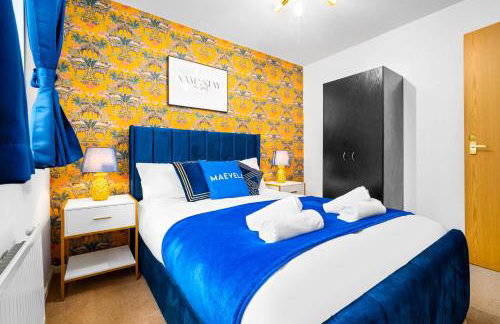 Stylish Manchester 4 Bed House with Garden - 4 Doubles Beds & 1 Single Bed - Sleeps 9 - Salford - FREE PARKING - SMART TVs in every bedroom - FREE NETFLIX - 6 min to City Centre, Close to Trafford Centre, Etihad Stadium, Manchester Arena, Clubs & more - Foto 19