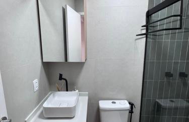 Apartamento ao lado do metrô e praia, 45m2, Tv 55" - Foto 16