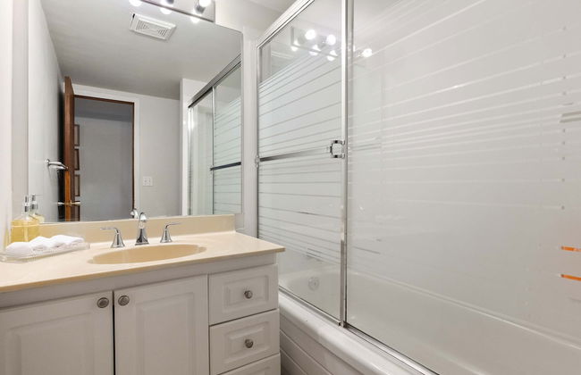 NEW Near Golf Yoga Classes Private Suite Wine - Photo 24