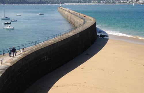 Le Cézembre, au pied de la plage - Foto 30