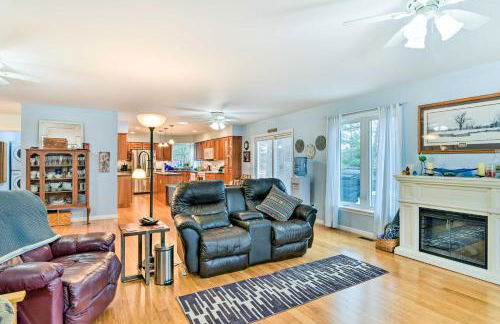 Waterfront Gladwin Home with Deck and Fire Pit! - Foto 3