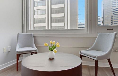 Luxury Downtown Cityview Suite Skywalk Access and Free Garage Parking - Foto 13