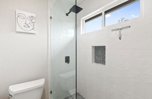 Contemporary Couples Getaway Near Austin Favorites - Loft 21 - Foto 16