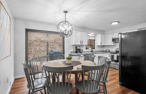 Stylish and Accessible Six Bedroom Home in Wexford/Pittsburg With Kids Amenities - Foto 7