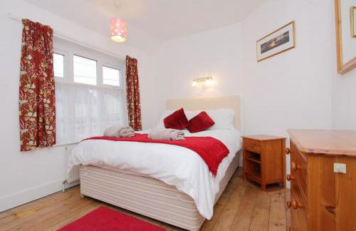 Large Cosy House Ideal for Corporate Lets - Photo 1
