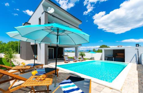 Modern Casa di Lucija with heated pool, near Airport, own parking - Foto 1