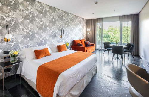 Apartosuites Jardines de Sabatini - Photo 8