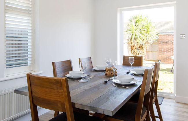 Coastal Retreat for 6 Close to Beaches - Photo 9