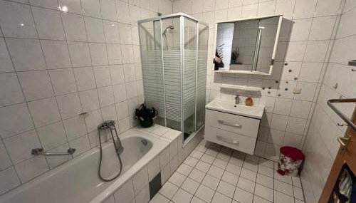 Schönes Haus mit 4 Schlafzimmer Küche Bad WC & Wohnzimmer 2 Parkplätze - Foto 2