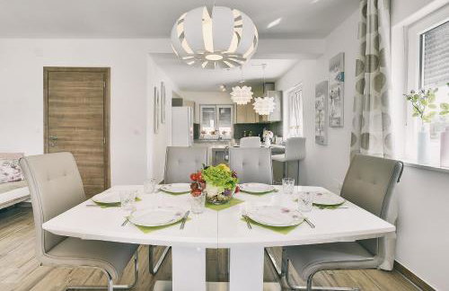 Top Villa mit privatem Pool, WLAN, Sonnenliegen, Terrasse und eigenem Grillbereich - Foto 12