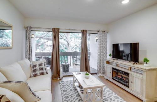 Chic Montgomery Condo with Balcony and Pool Access! - Foto 4