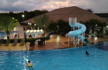 AP do LAGO, com Churrasqueira privativa , cozinha , internet no ap, rampa barco e jet, pesqueiro - B101 - Foto 1