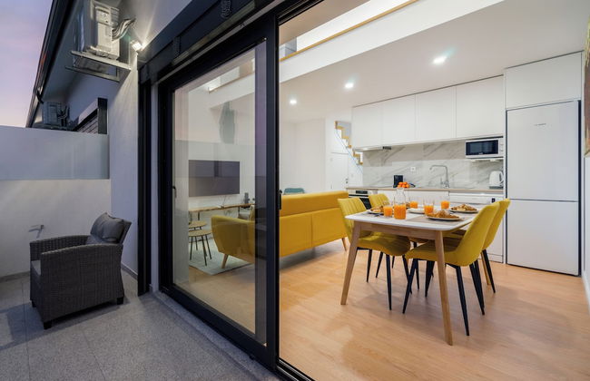 C312 Riverside View Premium Apartment w/ AC & Terrac - Foto 29