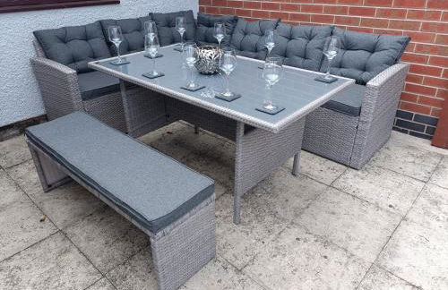 Alton Towers & Foxtail Barns & Oak Barns & Peak District - Foto 4