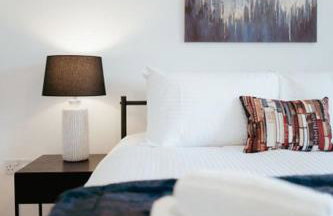 The Diickens Den - Rochester 1BR Flat - Sleeps 4 with Parking - Contractor - Friendly and Ideal for Long Stays - Foto 20