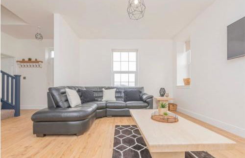 5 Bed cottage with Hot tub - Photo 2