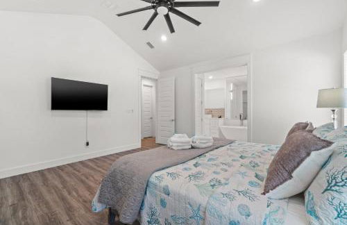 Brand NEW Expansive Coastal Home w/ Custom Furnishings Sleeps 15 - Photo 26