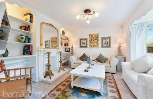 Designer Cottage with Parking - Esher Surrey - Pass the Keys - Foto 1