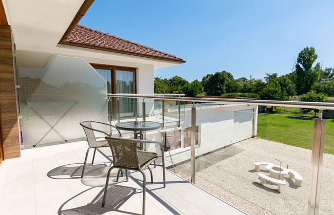 2 bedroom Apartment in Balatonszárszó with garden - Photo 2