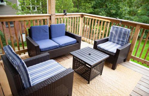 Lakeview on Main Pool Fire Pit and Walkable - Foto 32