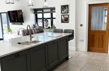 Manchester Luxury Country House Close To The City With Hot Tub & BBQ Fire Pit. - Foto 39