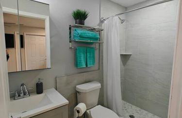 Gorgeous suite central location - Photo 2