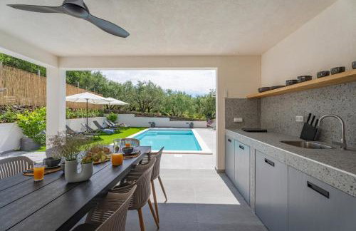 Apartment Gironi with Pool, Jacuzzi - Photo 43