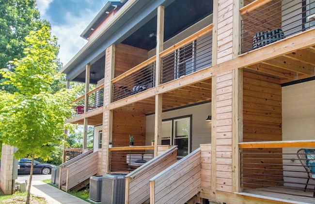 Nashville Chic - Photo 32