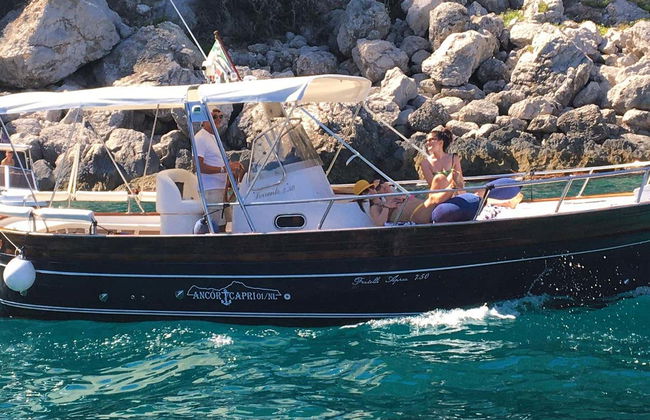 Paseo en barco por el golfo de Nápoles - Foto 4