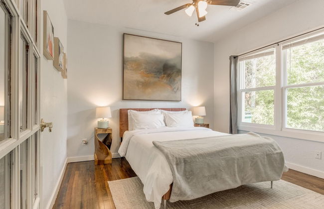 2BR Stylish Retreat in Midtown - Photo 29