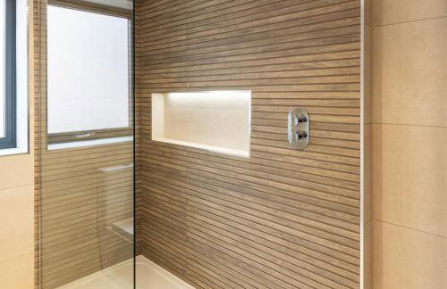 Luxury 4BDR House By Torr Property Group Short Lets & Serviced Accommodation With Free Gated Secure Parking & Private Patio Garden Liverpool - Foto 58