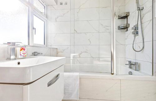 Spacious 4 Bed House in Exhall, Sleeps 7 - Foto 24