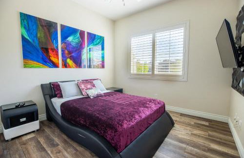 3400 SqFt House W/40Ft Heated Pool/Spa- Strip View - Photo 17