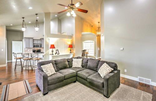 Elegant Smithfield Home with Views - 6 Mi to USU! - Foto 8