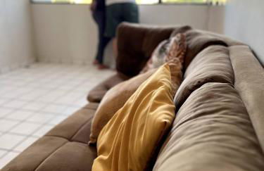 Apartamento amplo, perto de tudo - Foto 2