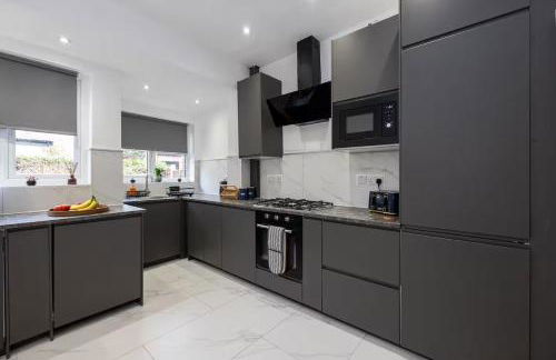 Modern & Spacious 4-Bedroom Home, Family & Contractor Friendly, Manchester - Foto 61