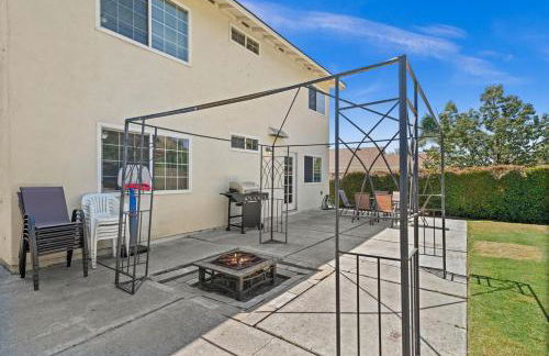 Fun Family Retreat Games, Massage Chair & Yard - Foto 38