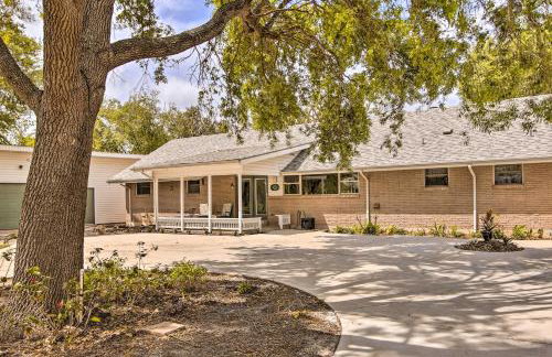 Riverfront Family Home Yard, Orchard, Dock! - Foto 31