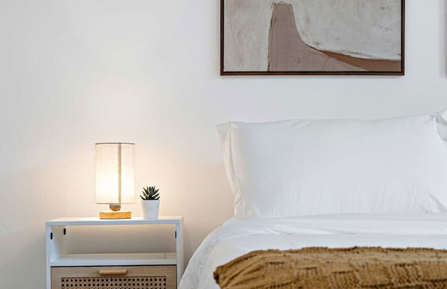 Spacious 2 BR Sailboat Bend - Photo 15