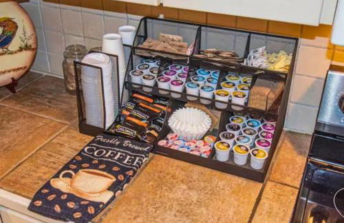 Riverfront Retreat: Sauna, Private Forest, 6 Falls - Foto 42