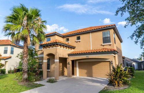 NearTheParks - 5BR Family Villa with Saltwater Pool near Disney - Photo 2