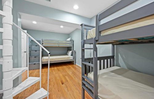 Lakefront, Private Covered Dock, Huge Balconies - Foto 16