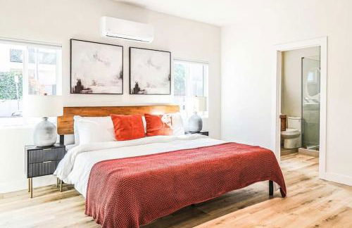 LA Retreat: Stylish 3BR Villa - Photo 14