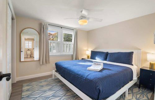 Minutes to Craigville Beach Private Patio and Backyard - Foto 12