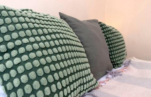 Charming and comfortable property by Our Home Short Stays very spacious with super fast WiFi close to the Metro Centre and Newcastle City Centre - Foto 30