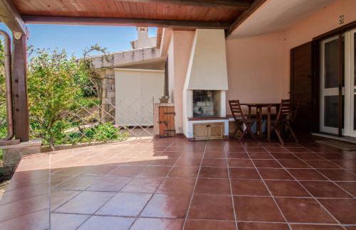 GuestHost - Seaside Apartment with Parking - Foto 26